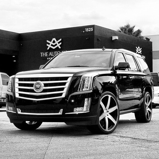 Looks good even without color.. #Concavo #Caddy #2015Escalade…