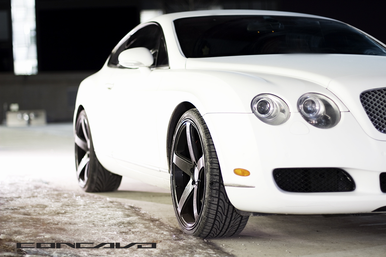 Matte white. Bentley White Black. Колесные диски черно-белые картинки Бентли.