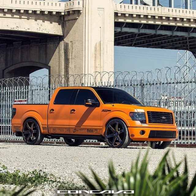 You can’t miss this Truck coming down the street! Gloss…